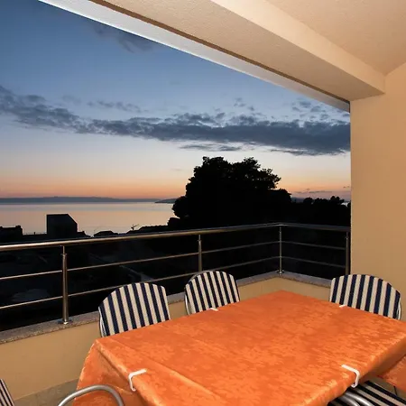 Buba/maslina Apartment Makarska