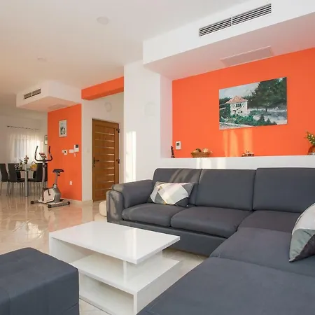 Buba/maslina Apartment *