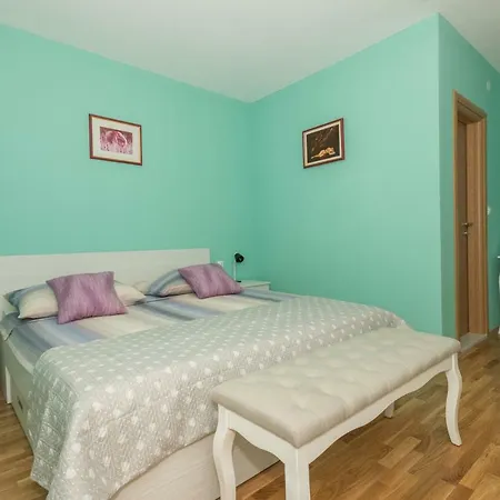 Buba/maslina * Makarska