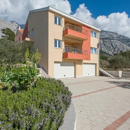 Buba/maslina Apartment Makarska