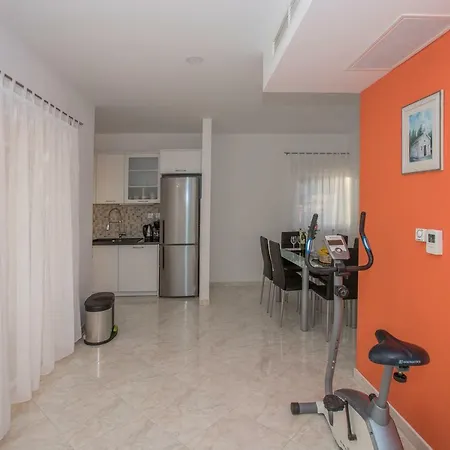 Buba/maslina Apartment Makarska