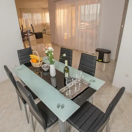 Apartment Buba/maslina Makarska