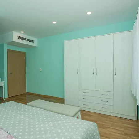 Buba/maslina Apartment Makarska