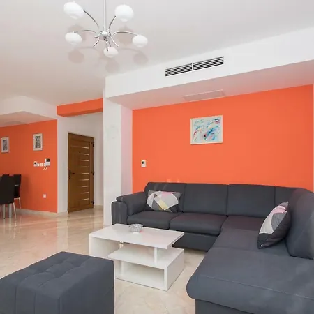 Buba/maslina Apartment Makarska