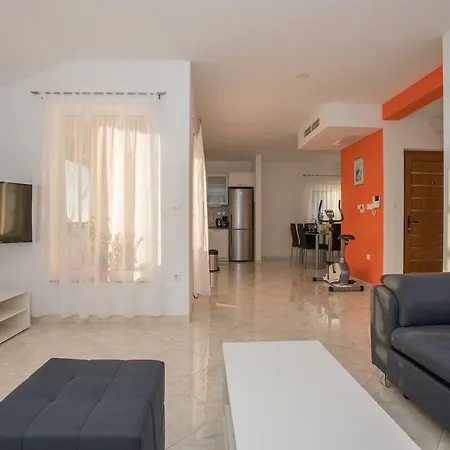 Buba/maslina Apartment